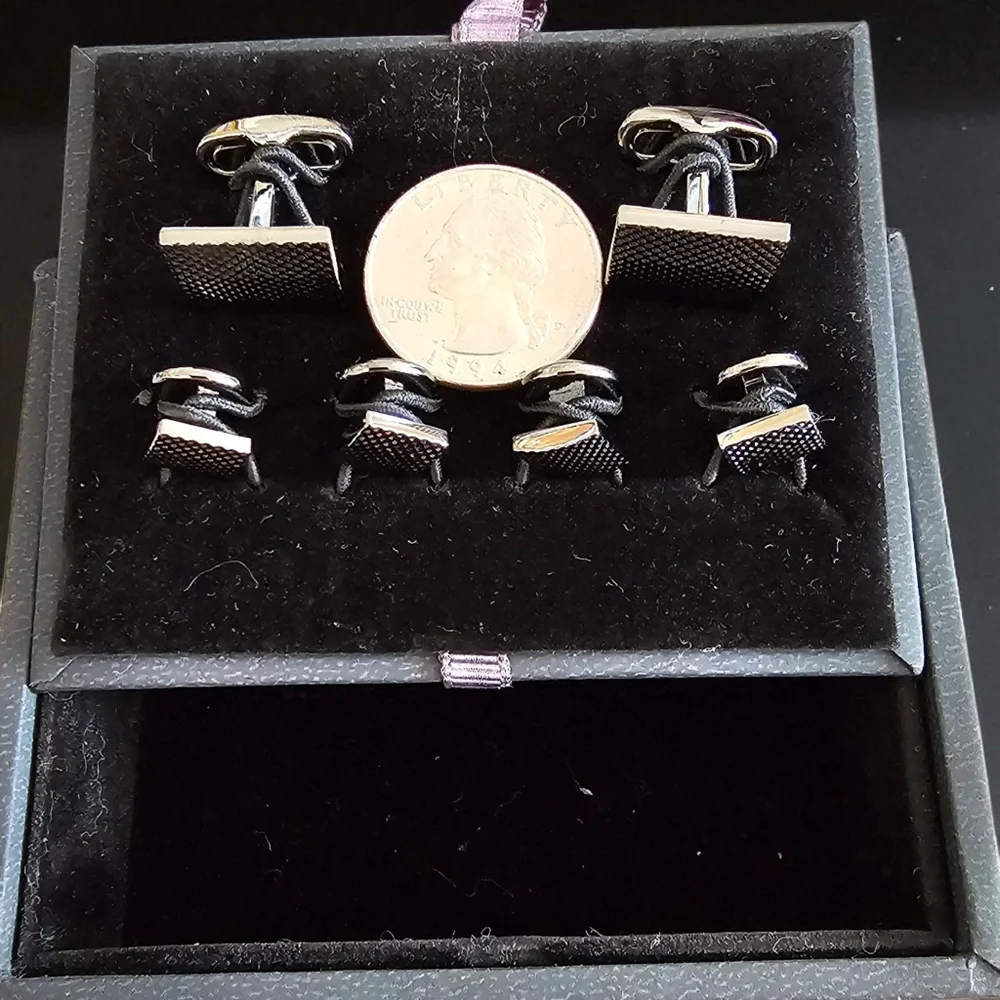 VERA WANG BLACK Textured Square Gun Metal Cufflinks & Studs Set